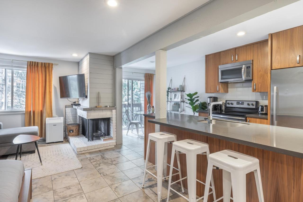 Gorgeous Whistler Creekside Studio Apartment Bagian luar foto